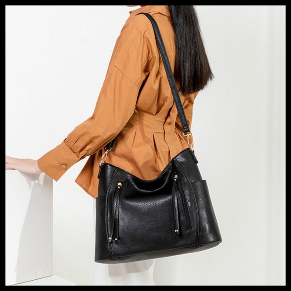 #NEW LISBON Hobo Crossbody B - Picture 3 of 8
